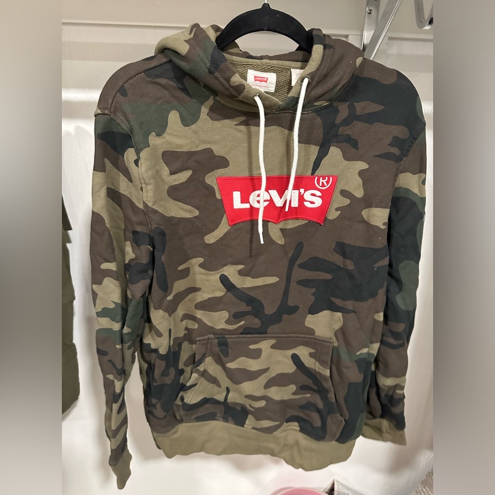 Levi’s Camo Sweatshirt